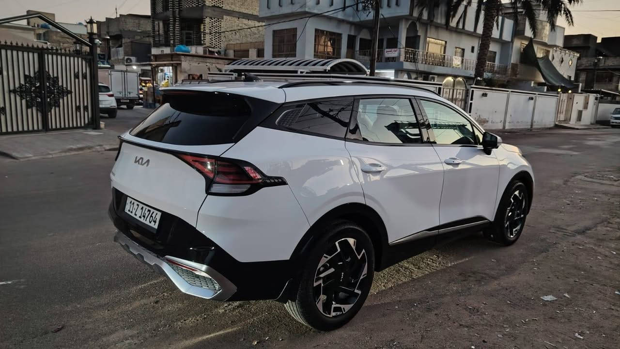 السلام عليكم سبورتج وارد أمريكي موديل ٢٣حادث بسيط جدا دعاميه أماميه رقم بغداد انكليزي فول مواصفات برستيج بسمي تحويل مباشر ماشيه ٤٧ الف مكان السياره بغداد لتواصل ***********
