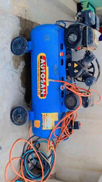 كنبريسر هواء للبيع بانزين كهرب نضيف حجم وسط سعر 250 الف وبي مجال 07510...