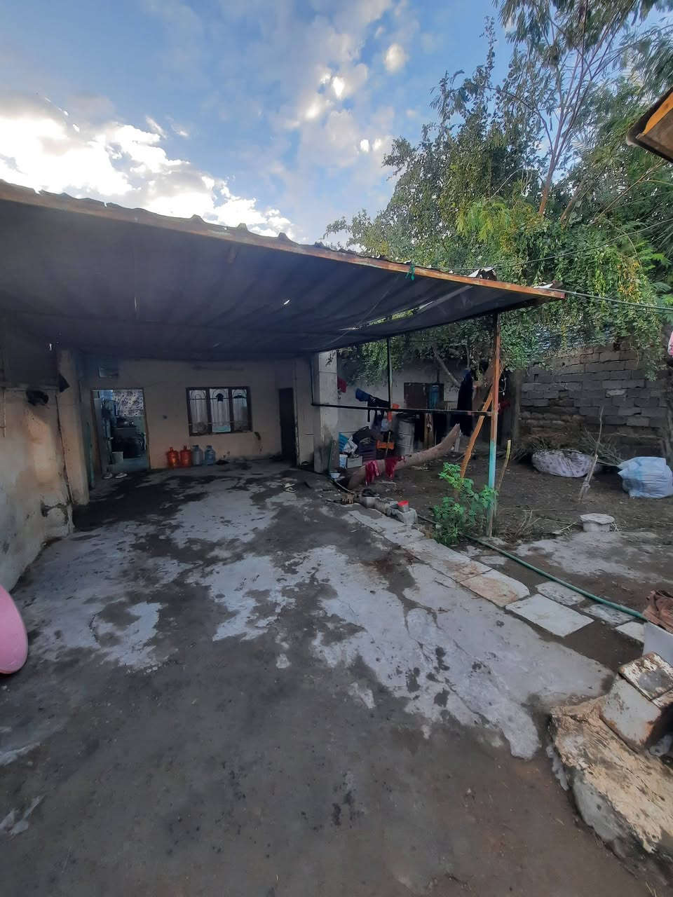 بيت للبيع  في منطقه الدوره ابودشير الشارع الضغط  السعر 14 وبي مجال للشراي للتواصل على هذا الرقم ***********
