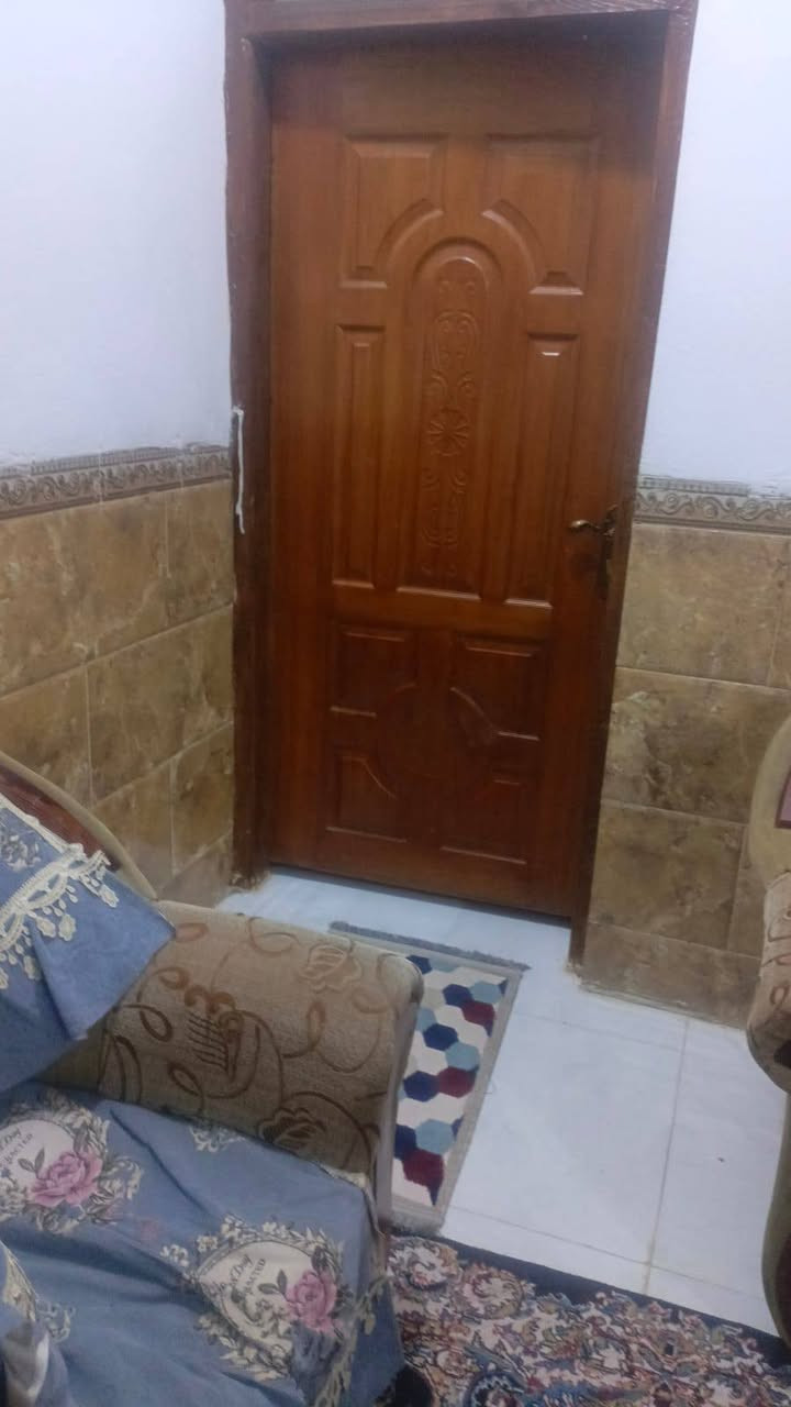 بيت 150 متر طابو سكني حر
واجهة ٦
نزال ٢٥
التحرير شارع عمر بن عبد العزيز (الحولي) رابع بيت عن الشارع
غرفة نوم كبيرة 
مطبخ 
صالة كبيرة
استقبال كبير 
كراج + حديقة 
كهرباء ممتاز
مجاري ممتاز 
ماء ممتاز
طابق واحد 
***********
