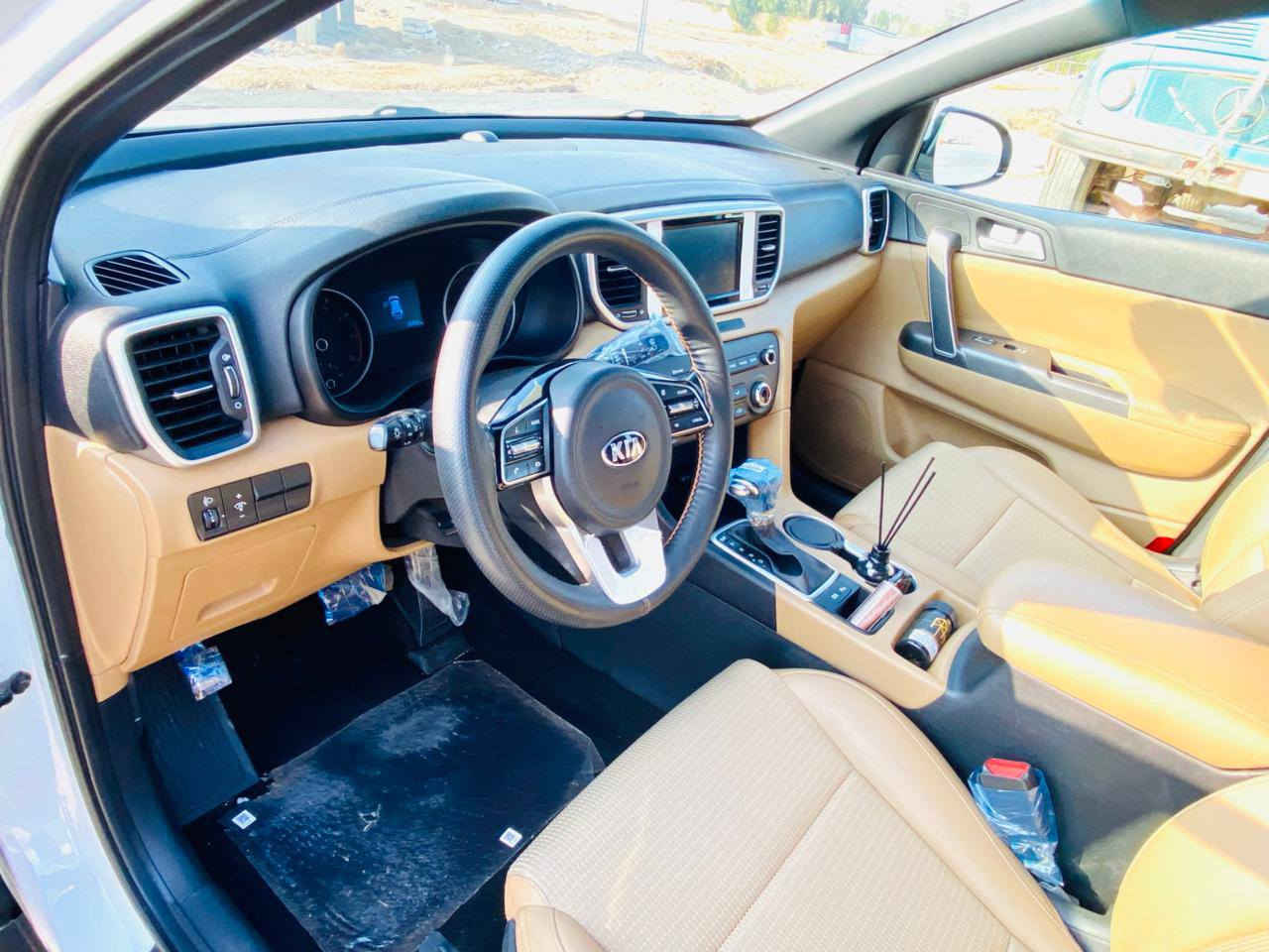 سلام عليكم سبورتج خليج بوضع زيرو شركه دوليه العامه مديل 2020ماشيه 18حقيقي بعدها بلايلون شركه سويجات ثنين رقم بغداد انكليزي الدولي بسمي تحويل اي مكان  تايرات شركه بيها سبير ما نازل شاشاه جبيره كار بلي بلادي وكامره بلاديه كشنات جلد مريات شفط حساسات خلفي امامي سياره كفاله عامه من شخط من بارد من طخه من شخط من كلشي مكان سياره واسط كوت رقم الهاتف ***********
