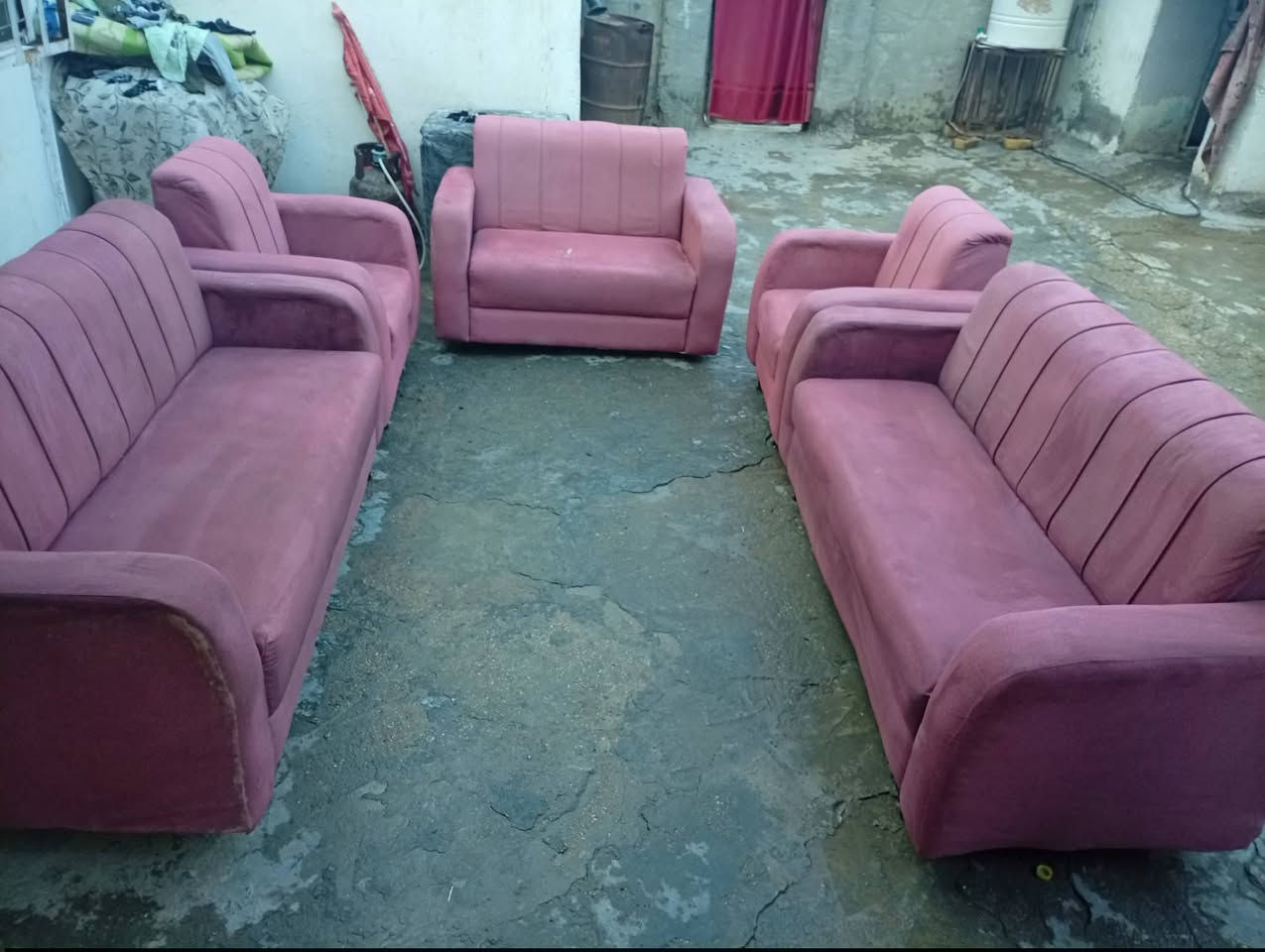 تخم 10مقاعد مثل ماواضح بالصوره للبيع مكاني الحله ***********
