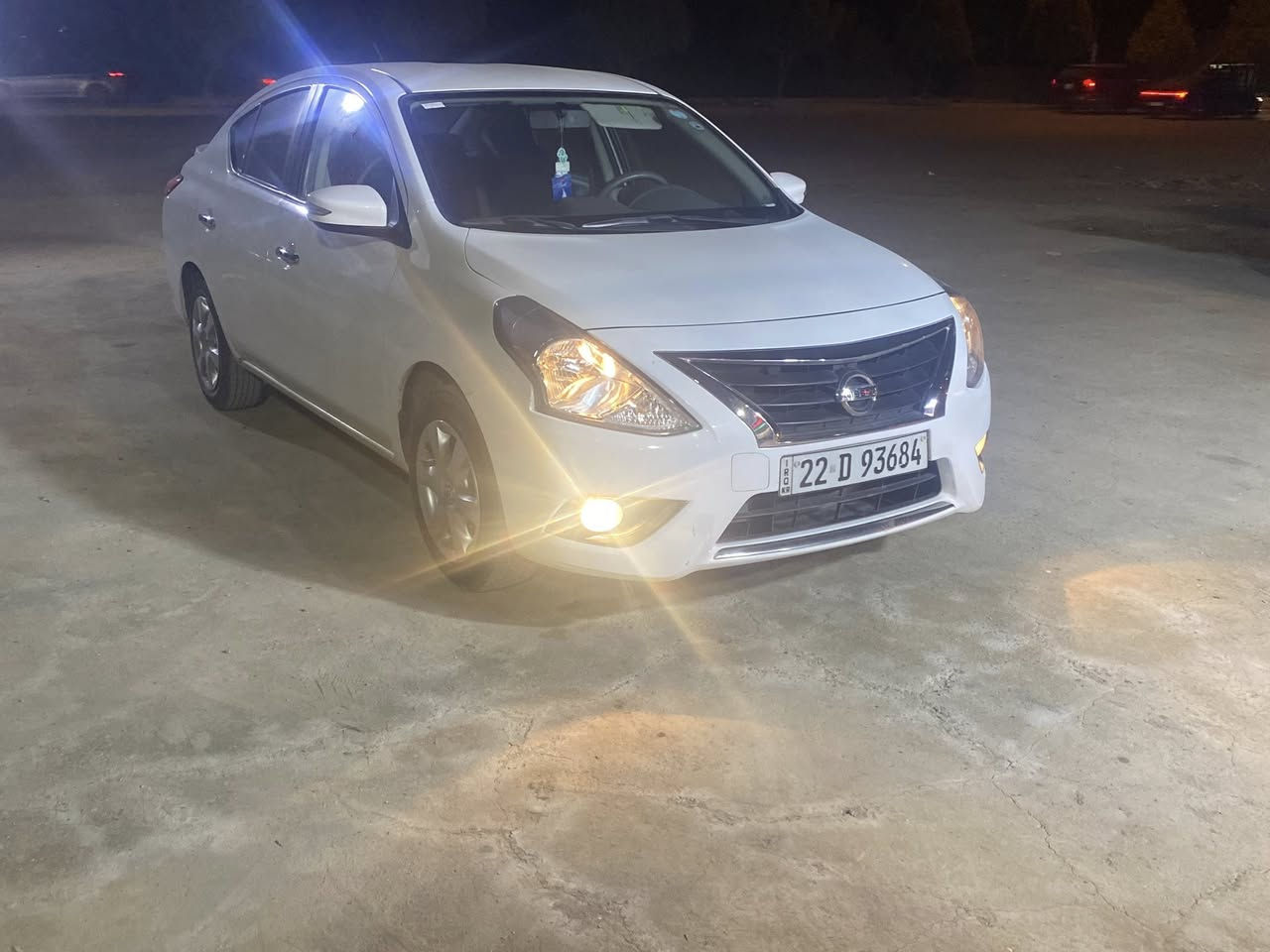 سلام عليكم نيسان سني ٢٤ فول موصفات حساسات خلفيه جام كهرباء خلفيه تبريد قطعتين سياره جديده متصرف ربع عليها  ملاحضه سياره بيها فقط بارد بالقبق جنطه فقط قطره صبغ مابيها. سياره بسمي رقم ربيل بكان بغداد حي جهاد رقم تلفون *********** سعر ١٢١ بيها مجال حك جيه
