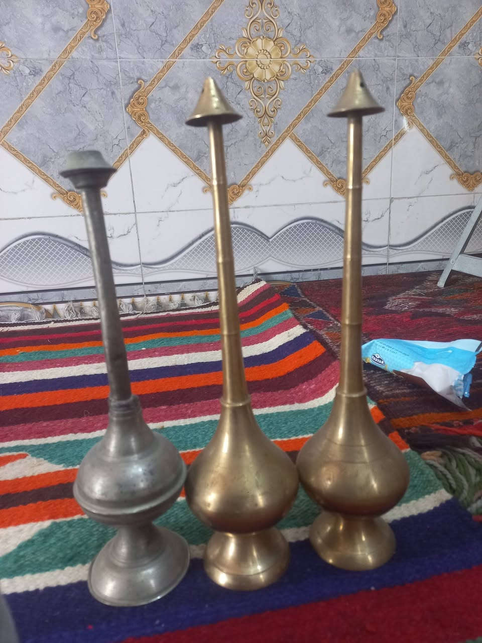 اغراض قديمه للبيع كلمن وسعره ***********
***********
