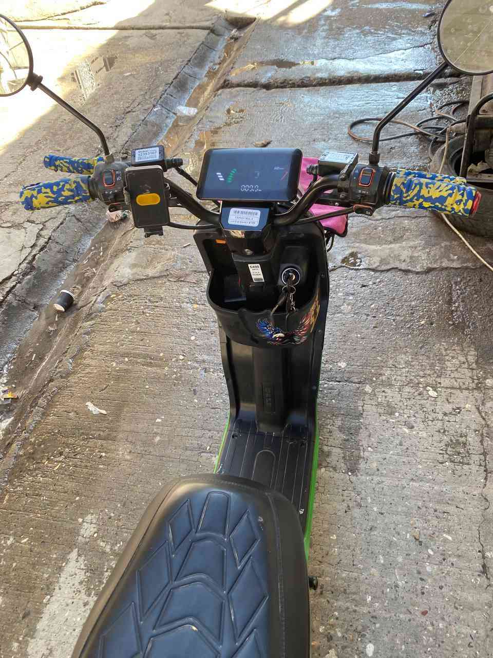 ماطور R9 نظيف السرعه 109 وكل شيء شغال          خمس بطاريات للبيع السعر 375 وبي مجال مكاني ايسر الدركزليه رقمي***********/*********** يدري تواصل وياي بيه واتساب👌❤
