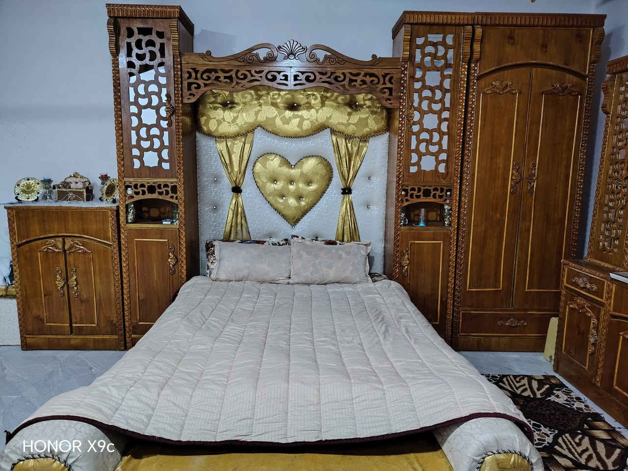 سلام عليكم اخوان عندي غرفه النوم للبيع سعره 800
***********
