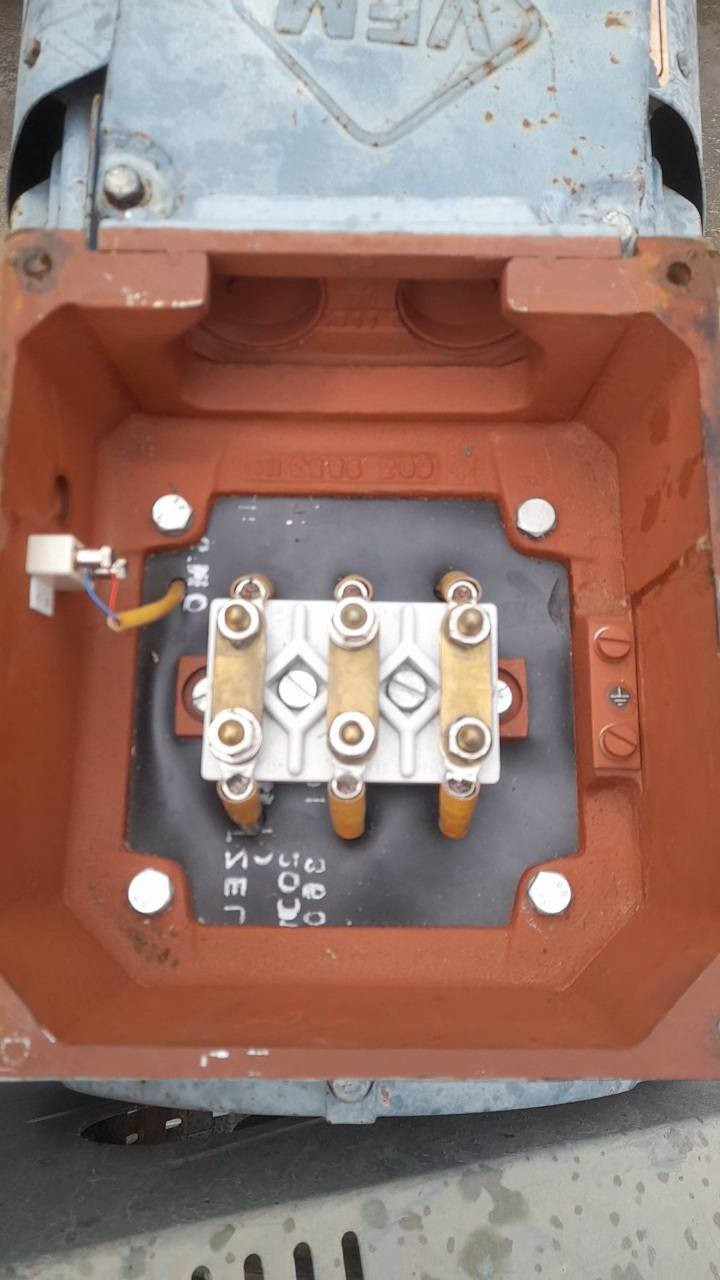 السلام عليكم متابعين صفحتنا الكرام يتوفر لدينا روت بلور ٨ انج مع ماطور ١٠٠ حصان دورة ١٥٠٠ الماني ،،اربيل،،،،، يتوفر توصيل مجاني جميع المحافظات، ،*********** ،واتساب
