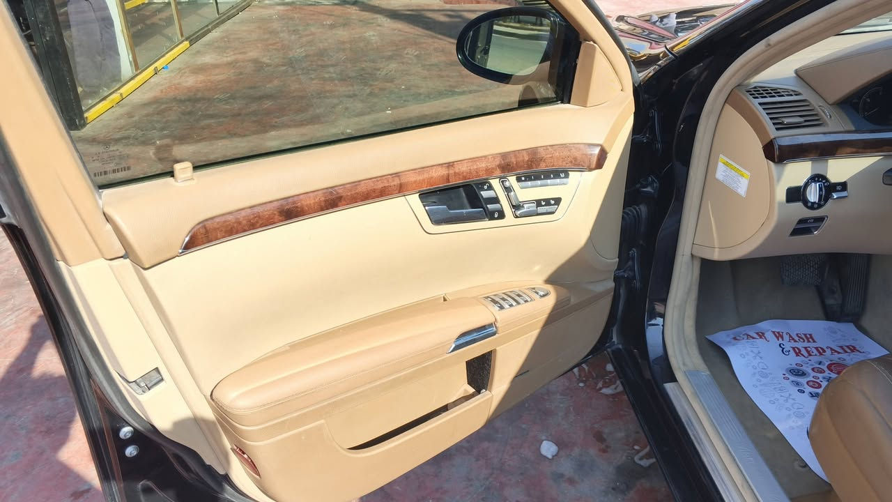 سلام وعليكم 
‏متؤمه وجاهزة 
‏مارسيدس اس كلاس 550 كفاله عامه عده شبر بالجاملغ الخلفي 
‏مديل 2009 سيارة جديدة بالكارتون كل نقص ما بيها 
‏كير محرك تبريد حدادية جاهزة على اخر حبايه ربع ما تصرف عليها 
‏جاهزة القرار الترقيم والقرار مفتوح 
‏للبيع او مراوس حسب القناعه 
‏العنوان بغداد الشعب 
‏السعر 60 وبيها مجال وهسه لو تفر العالم كله ما تلكه بهيج سعر 
‏***********
