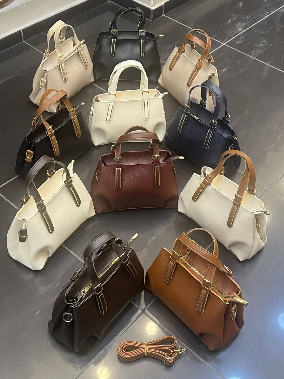 نبيع كافة الحقائب النسائيه من تركيا اسطنبول لكل دول العالم بأفضل الأسعار مبيعاتنا جملة فقط  للتواصل واتساب مباشر ⬇️️ 
https://wa.me/+905313199611.


**إذا كنت صاحب هذا الإعلان وتريد حذفه لأي سبب، رجاءا أرسل رسالة إلى الدعم الفني**