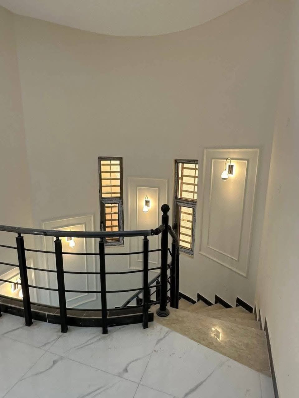 السلام عليكم الي يحتاج صباغ اني متواجد اشتغل ديكورات ونقشات هذا رقمي ***********
