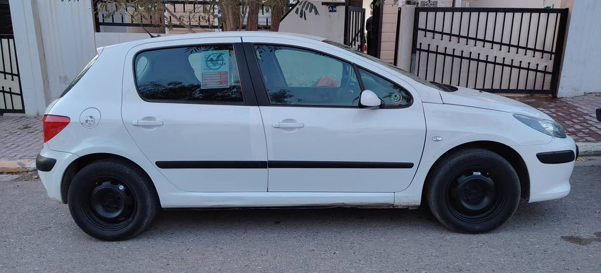 بیجو موديل 2006سياره جديد كلشي باقي على بلادي كير محرك كهربائيات كله بشرط تبريد ثلج سنويه حتى 2030رقم كركوك دولي بيه بونيت صبغ فقط و مكانين بيه شخط خفيف بدون حادث سعر 63وبيه مجال رقم تليفون ***********
