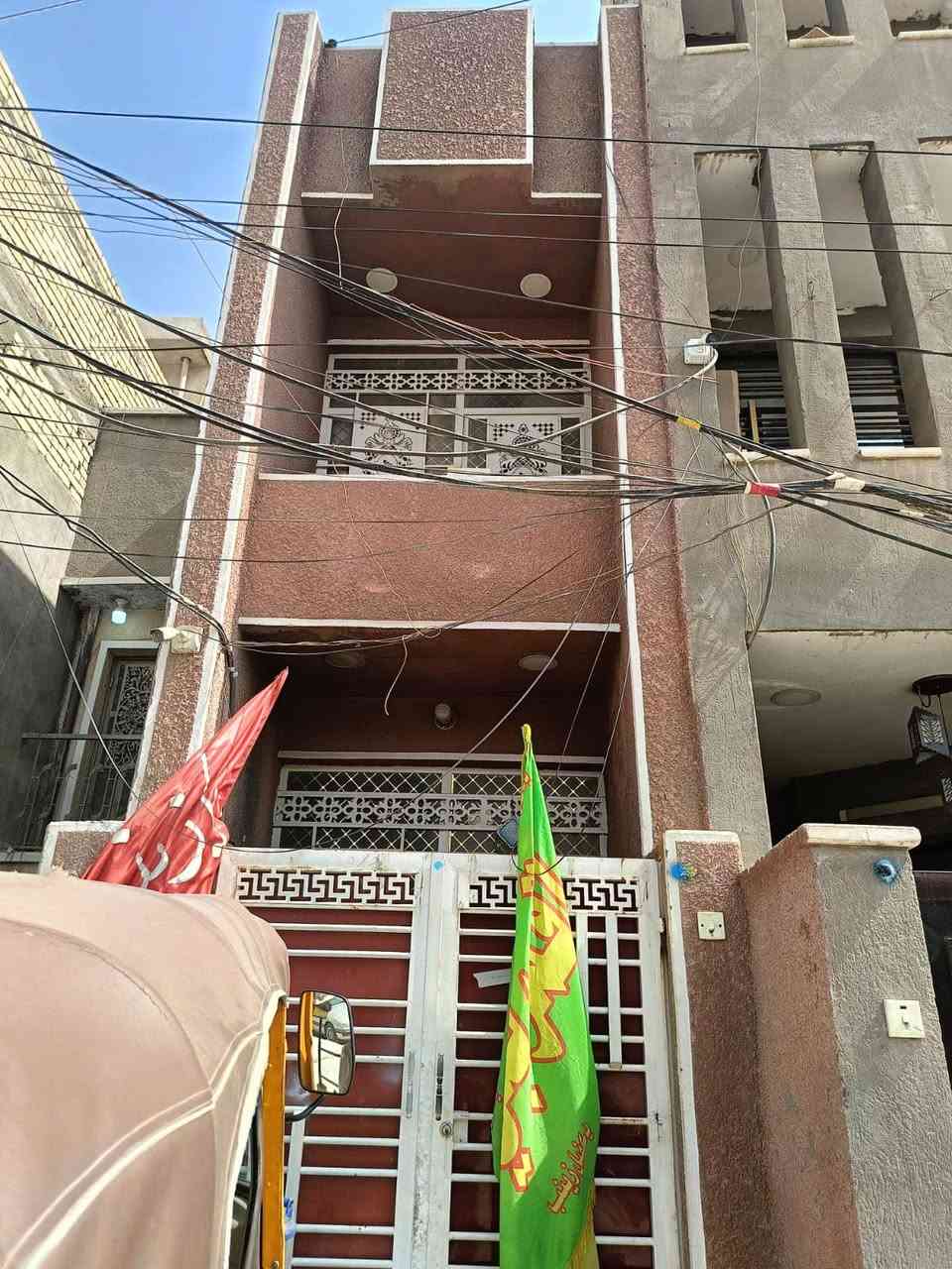 بيت 50 متر الايجار 3 غرف نوم وخدمات طابقين منطقة الشعب بظهر سوك شلال قريب على فتحة سوك شلال من جهة شارع الصحة ***********
