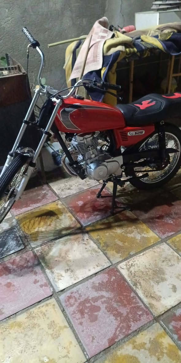 سلام عليكم اربعه كير كلك للبيع تعمير جديد شاصي 16 مكينه 24 كلچات بلاديه ما مفتوحه شلعه شك الكاع مكان نجف السعر 475 وبيه مجال مو شراي لا يراسل ***********
