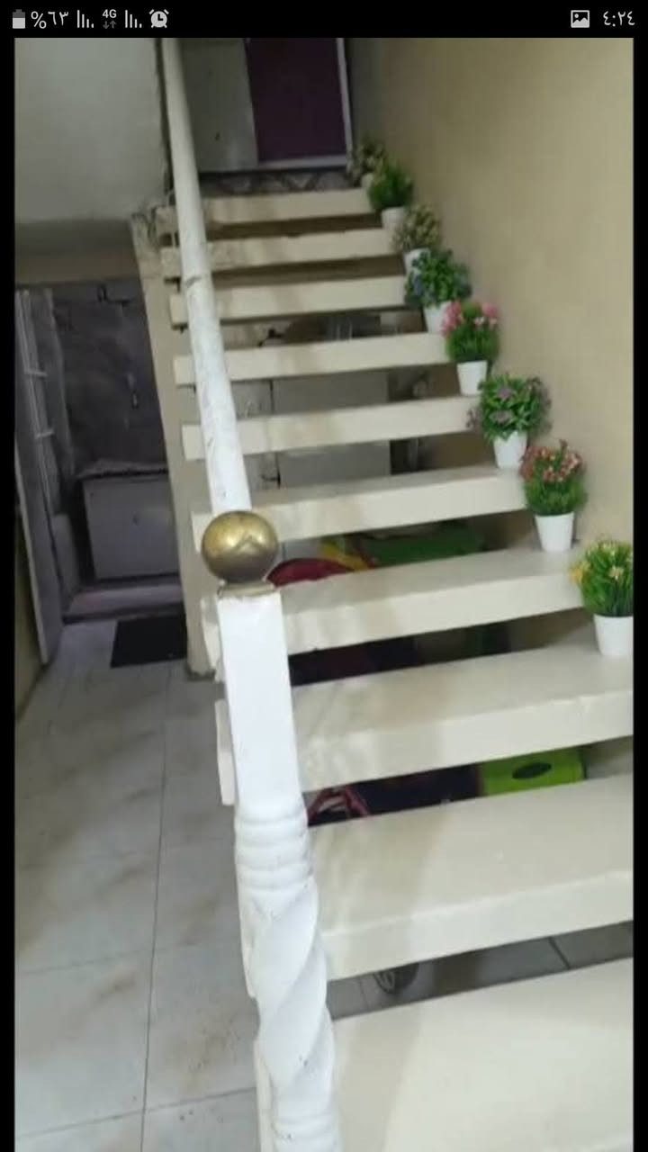 بيت خلفي دولاني ١٣٠م  عرض الممر ١٢٠م نظيف استقبال وصاله وحمام وغرفتين سعره ٧٥ وبي مجال بيع نقد الموقع حي العسكري قطاع ١٢ خلف سيد محمد قريب على ساحه  غريبه للاستفسار اتصال ***********
