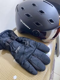 للبيع خوذه السعر 35 وبيها مجال للستفسار 07712945516