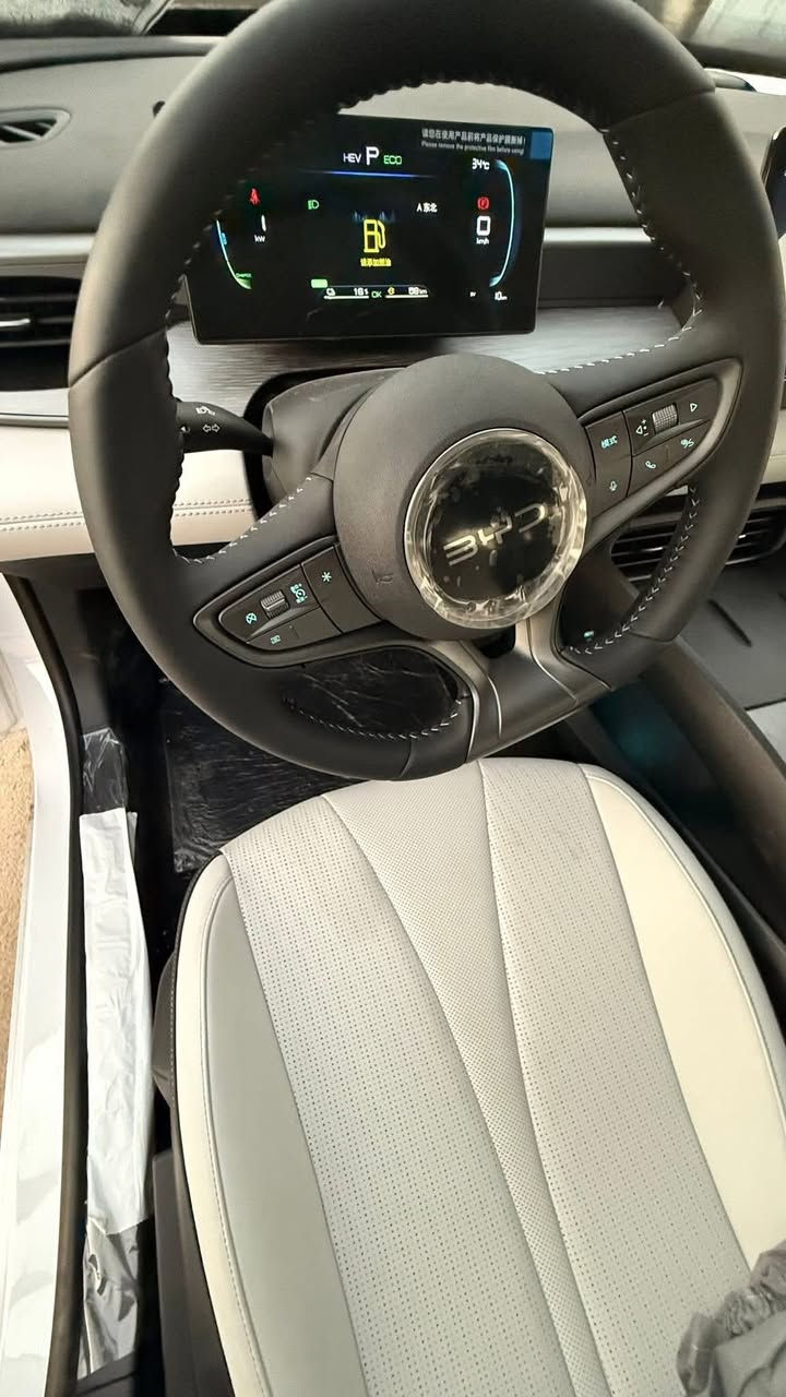 BYD سيل 05

لون ابيض وداخل ابيض 
 
السعر 🔥🔥🔥🔥

 
المواصفات 
حساس خلفي 
 داخل ابيض
كامراة خلفية دوارة 
اوتو هولد
هند بريك بصمه 
تشغيل السياره بصمه
مقاعد جلد  ابيض ملكي 
لايت زينون 
لد نهاري LED
بك لايتLED
3انضمة للقيادة 
مانع تزحلق
مثبت سرعه 
تشغيل عن بعد 
شاشة ذكية تدعم جميع البرامج
  سيل سعة الخزان 65لتر  اتمشيك 2100كم 

للاستفسار***********
او الاتصال وتساب على الرابط

وتساب https://wa.me/9647807413711
رابط القناة على الوتساب 

https://whatsapp.com/channel/0029VbAzinN6buMGWNBJh43u
