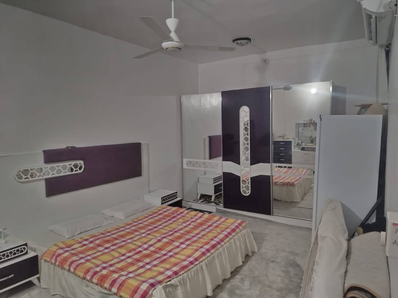 ✨🫧دار سكن 150م طابقين بالزهراء 🫧✨

✨🫧 رقم الاعلان ((82)) 🫧✨

▫️المنطقة : ((الزهراء))

🫧نوع العقار : ((دارسكن))

▫️المساحة : ((150م))

🫧الوجه : ((10م))

▫️النزال : ((15م))

🫧عرض الشارع : ((10م))

▫️حالة  البناء : ((الاول2015
 الثاني 2022))

🫧 عدد الطوابق : ((طابقين))

🫧تفاصيل البناء:: 
كل طابق يتكون من: استقبال وهول ومطبخ وغرف نوم عدد (1) وصحيات وطرمة
كل طابق يتكون من : هول ومطبخ وغرف نوم عدد(1)وصحيات

▫️أقرب نقطة :((شارع الزهراء))
 
✨و لمزيد من التفاصيل يرجى التعليق (((ب تم)))

✨او زياره مقرنا الكائن في الخاجية شارع 40 مجاور الابتسامة الذهبية

 او الاتصال على الرقم 
***********

أو عبر الروابط👇
 
-رابط التيك توك 
https://www.tiktok.com/@alwaset902?_r=1&_t=ZS-94pI1CR3LtN

-رابط الانستغرام
https://www.instagram.com/al_waset902?igsh=bTlibmQxZDE5dzFv

-رابط قناة التليجرام
https://t.me/waset902

-رابط قناة اليوتيوب 
https://www.youtube.com/@alwaset-n7b
