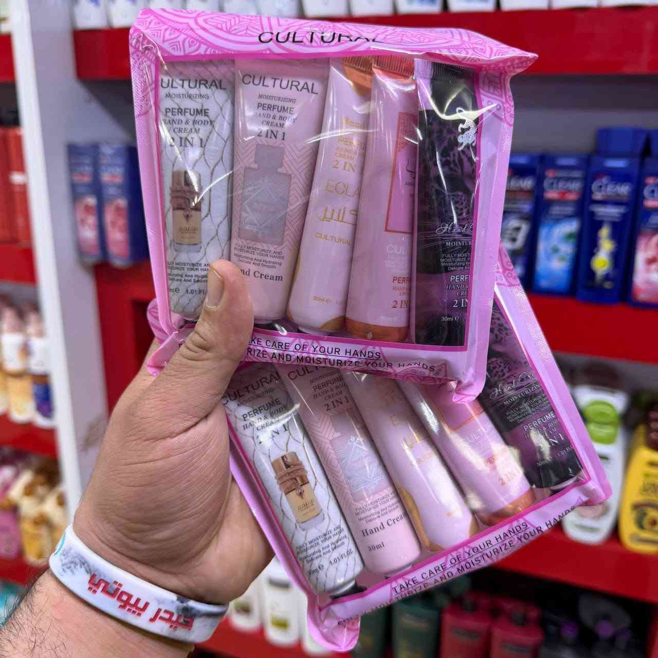 مجموعة من كريمات اليد المعطرة 🧸🖐🏻🫧🌼 سيت خماسي 
ينعم بشرة اليدين ويمنحها النعومة والترطيب والإشراق تساعد الكريمات التخلص   منو الجفاف ، وتحمي بشرة اليدين الرقيقة ، 
تتميز  برائحة معطرة خفيفة. تحتوي المجموعة على 5 منتجات برائحة مختلفة. 
بُعطـر العطـور 🥹🍬🪻🍓
سيت مرطبات يد الحجم مني 
تكدرين تخليـة بالجنطة
✅السيت يحتوي على 5 قطع

 السعر 3 الف 

توصيل 5 لجميع المحافظات


**إذا كنت صاحب هذا الإعلان وتريد حذفه لأي سبب، رجاءا أرسل رسالة إلى الدعم الفني**