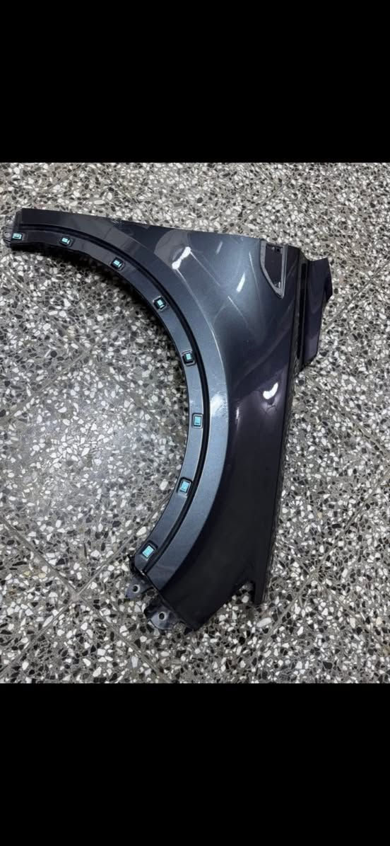 اغراض سورنتوا حديث موديل ٢١ إلى موديل ٢٤  قبق صندوق جاملغ يمين
مطريات استابكسل جهة يمين
***********
