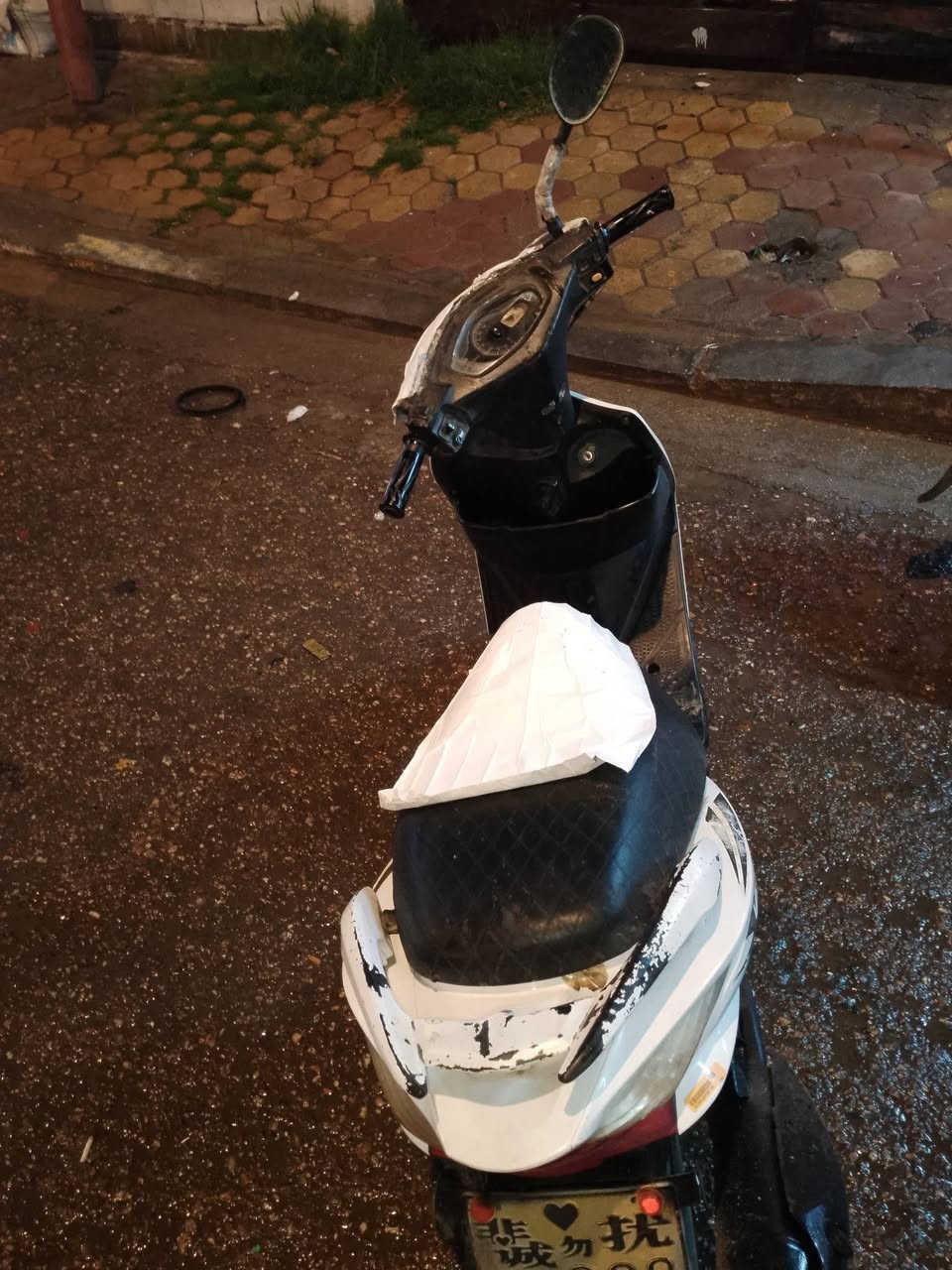 بسم الله للبيع ادرس محرك حيل حلو لا تنقيص ولا تبخير كشره حلو مثل مشوف بس يرادله دشبول سعر 250 وبيه مجال بسيط العنوان الرمادي الورار رقم الهاتف *********** شباب الي يريده يتصل
