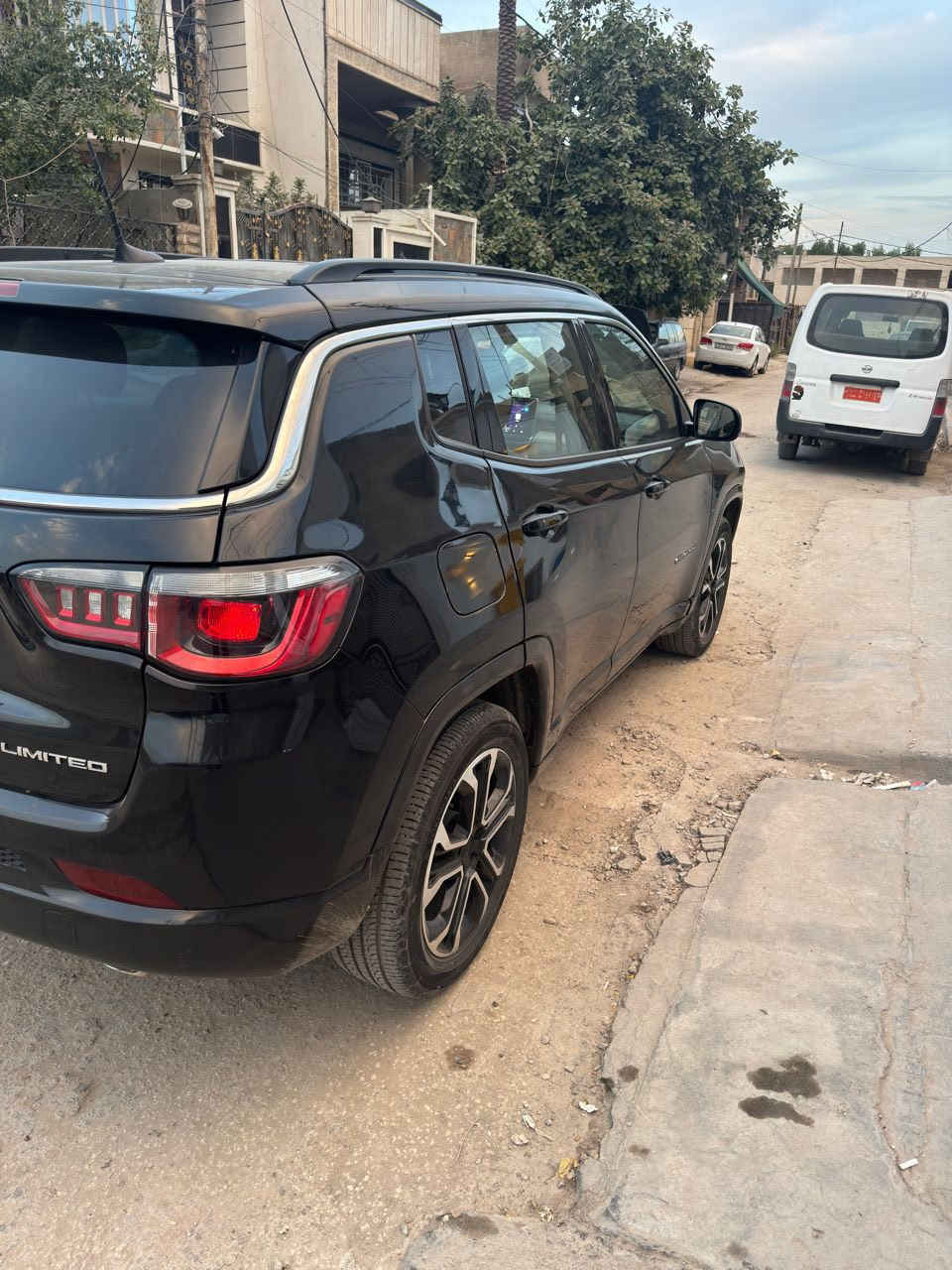 ‎النوع : جيب كومباس لمتد Jeep Compass Limited
‎الموديل : 2022 الشكل الجديد

‎اللون : اسود

‎السعر 150$ ورقه بيه مجال

‎عداد المسافة :25 الف ميل بس 

‎حجم المحرك : 4 سلندر ( 2.4L )

‎ناقل الحركة : گير اوتوماتيك وعادي من 8 سرعات

‎ملاحظة :

‎المواصفات : Limited

‎دفع رباعي
‎شاشة كبيرة
‎كشنات جلد تدفئة وتبريد 
‎كشن سائق تحكم كهربائي
‎هيتر ستيرن
‎تحكمات ستيرن جهتين
‎تبريد وتدفئة قطعتين امامي وخلفي
‎مثبت سرعة ذكي تفاعلي
‎رادارات امامي وجانبي
‎نظام نقطة عمياء
‎جنطة كهرباء شفط
‎شحن لاسلكي 
‎بصمة أبواب وتشغيل وجنطة
‎تشغيل عن بعد
‎قيادة ذاتية
‎اوتو ستوب توقف تلقائي
‎نظام تحديد مسار
‎سايد بريك بصمة
‎مانع انزلاق
‎وبقية المواصفات المعروفة
‎ الضرر جاملخ الامامي و بنيد مبدل فقط  ايرباك الستيرن و الدشبول   

‎مكان السيارة بغداد
‎صور ضرر موجودة

‎للتفاصيل اكثر التواصل على رقم الموبايل او وتساب
السعر  150ورقه وبي مجال للشراي
*********** 
***********
