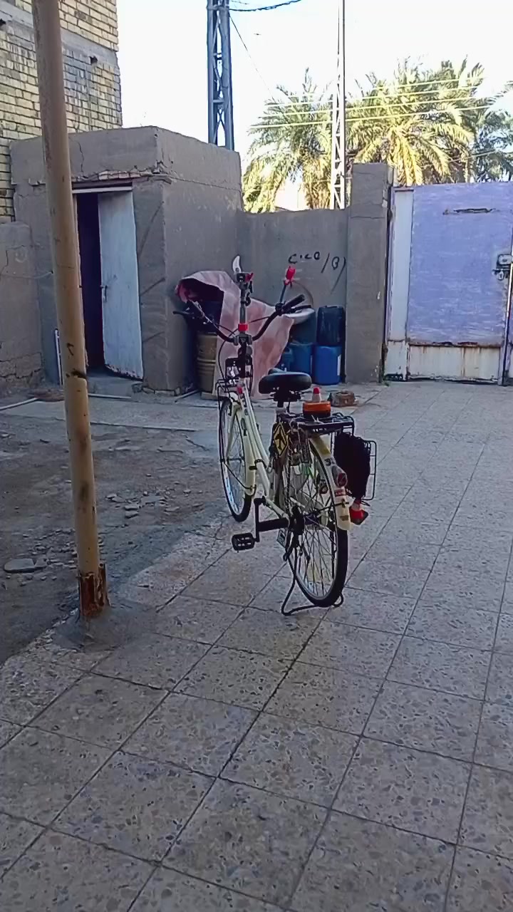 سلام عليكم بايسكل بتاني جديد مستعمل شوي نوع سانتوس مديل ٢٢ البايسكل كلا جديد السعر ٢٠٠ قفل🔒🔒🔒ملاحظه اطي هوه وغراضه لون حليبي رقم *********** مستعجل على بيع متواجد عل واتساب المكان ميسان قلعه صالح
