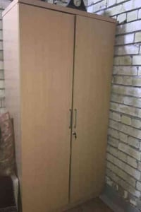 كنور تركي مع ميز ذات 2 جرارات  جديد ونظيف السعر 150 وبيها مجال  للتواص...