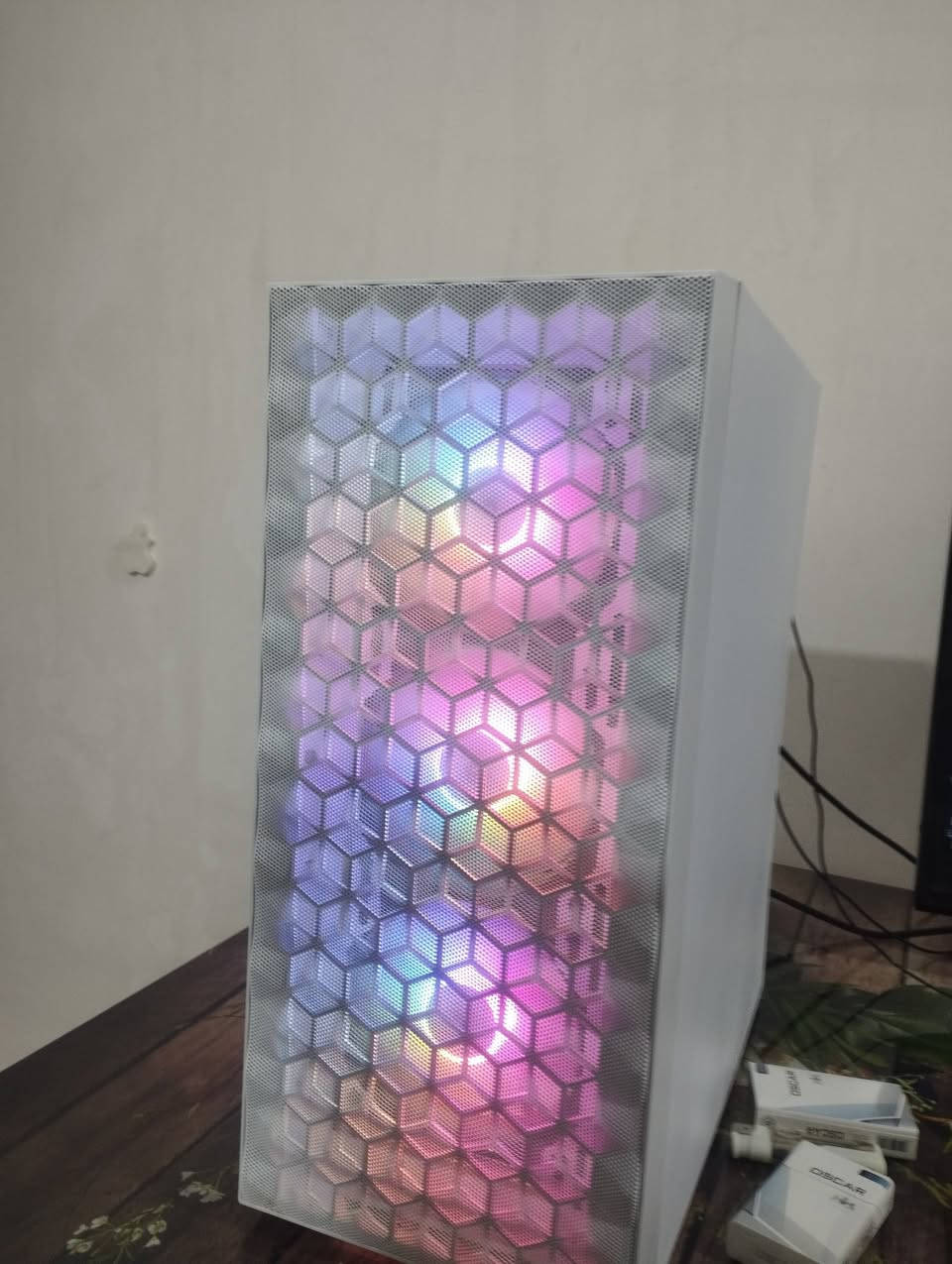 💻 المعالج (CPU):
Intel Xeon E5-2650 v3 – سرعة 2.30GHz
🎮 كرت الشاشة (GPU):
AMD Radeon RX 580 2048SP – سعة 8GB
🧠 الذاكرة (RAM):
16GB DDR4 – سرعة 2133MHz
💾 التخزين:
SSD / HDD سعة 1TB تقريباً (954GB)
⚙️ النظام:
Windows 64-bit
🎯 مناسب لـ:
تشغيل أغلب الألعاب الحديثة + تصميم + مونتاج + استخدام يومي ثقيل
💰 السعر: ٣٨٠ بي مجال للشراي
📍 الموقع: كركوك
للتواصل: واتساب / ***********
