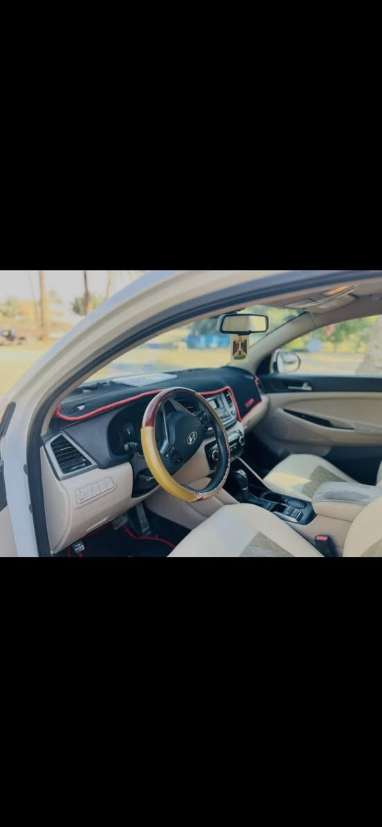 السلام عليكم اخوان
توسان خليجي 2016 رقم بغداد بأسمي 
5عدسات تحكمات ستيرن 3وضعيات قياده سياره حلوه ومناقصها شي 
السعر 175$ وبيها مجال 
بسيط وسونارها موجود بلمنشور
***********
