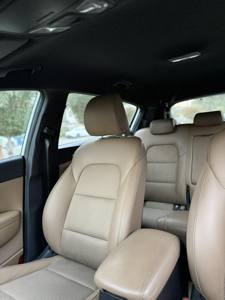 السلام عليكم 
سبورتج 2020 وكاله كيا الدولية  
مكفوله سياره من صبغ وبارد /كير ومكينه ع وضع شركه
حساسات امامي خلفي 
داخل عسلي ( جلد و مخمل)
تحكمات جهتين 
يدات نيكل 
محرك 2000 ( دوش)
شاشه اندرويد   
نظام ترحيب 
مري كهرباء 
تبريد امامي خلفي 
انضمه قيادة ايكو نورمل سبورت 
سيارة مال بيت 
مكاني بغداد الكرخ 
سعر 203 بيها مجال بسيط 
***********
