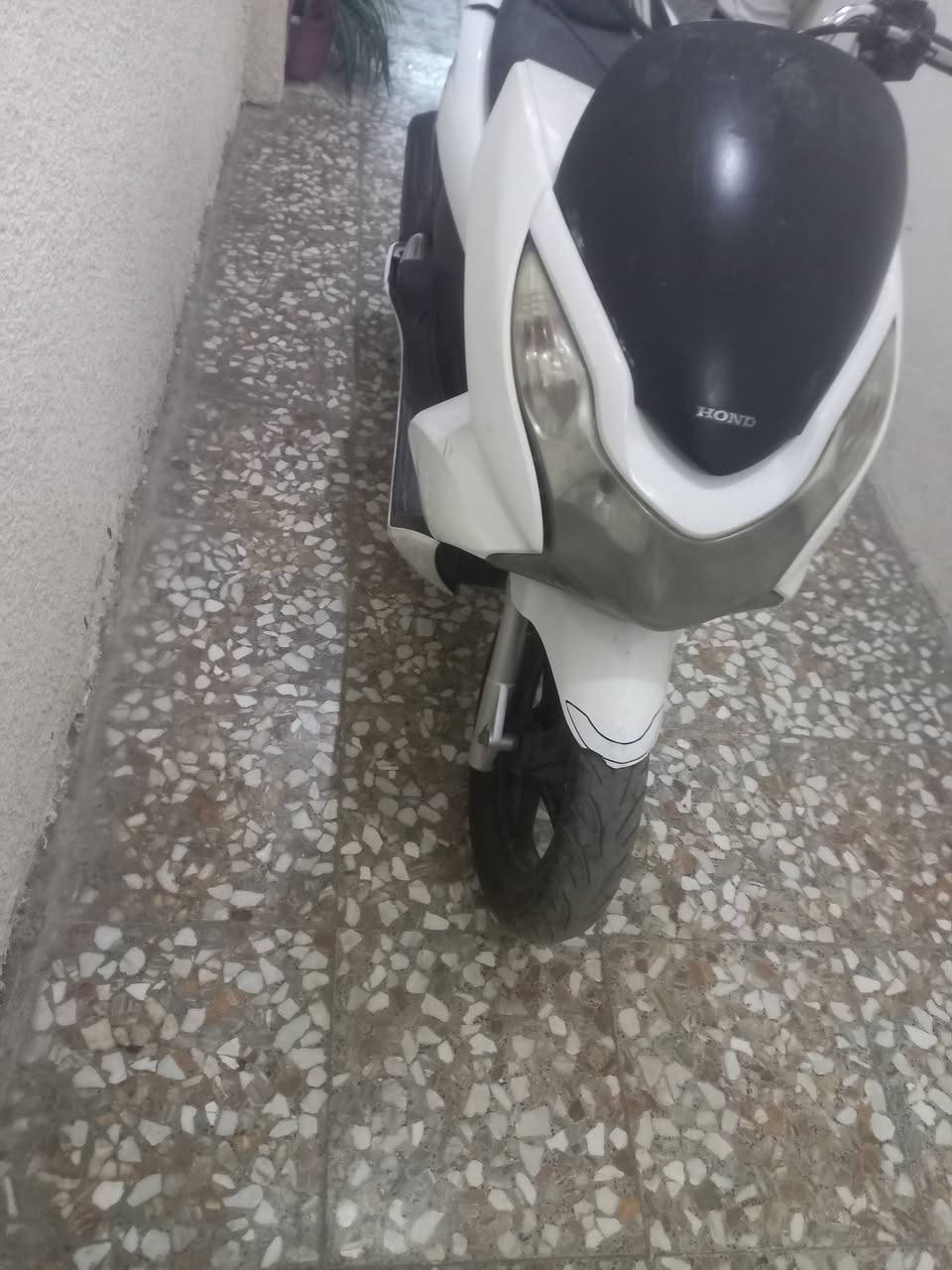 سلام عليكم دراجه بي سي اكس جيل الأول موديل ٢٠١٧ حجم المحرك ١٥٠ دراجه طافيه بيه عطل بسيط مالت بيت مامتعوبه تاخذهة صلحه وتدعيلي مكاني بغداد العبيدي رقمي *********** سعرهة ٧٠٠ وبيه مجال بسيط للشراي أوراقه كامله (اخوان دراجه طافيه ماعرف شبيه عطلت وتركته بس عطله بسيط الله شاهد )
