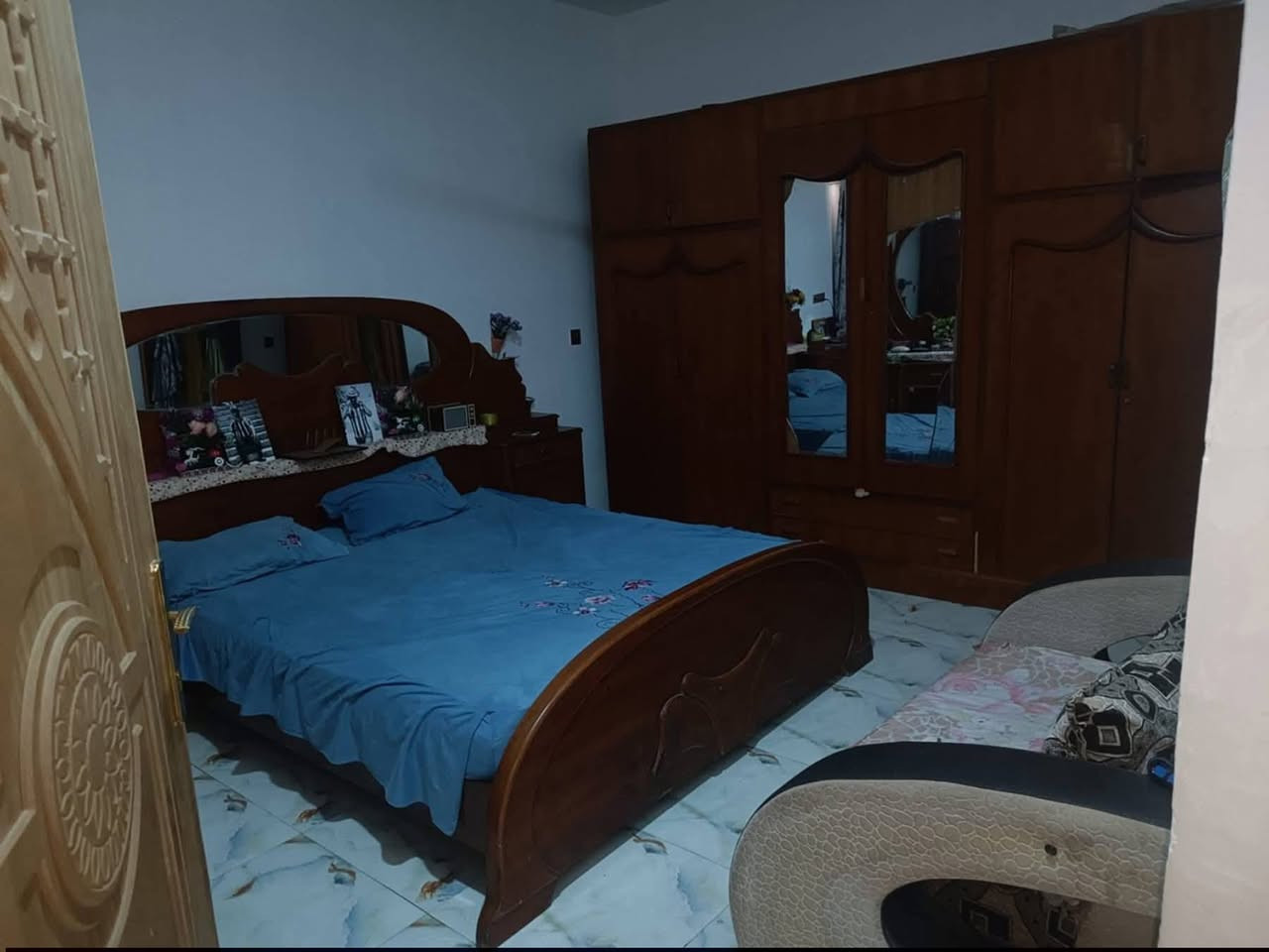 دار للبيع طابو ملك صرف الموقع شارع 80 خلف مشروع الماء قرب مجمع السلام السكني المساحة 200 متر غرف نوم هول صالة مطبخ ومجمع صحيات عدد 2 للاستفسار مكتب النبل للعقار والبناء والهندسه
*********** واتساب 
***********
