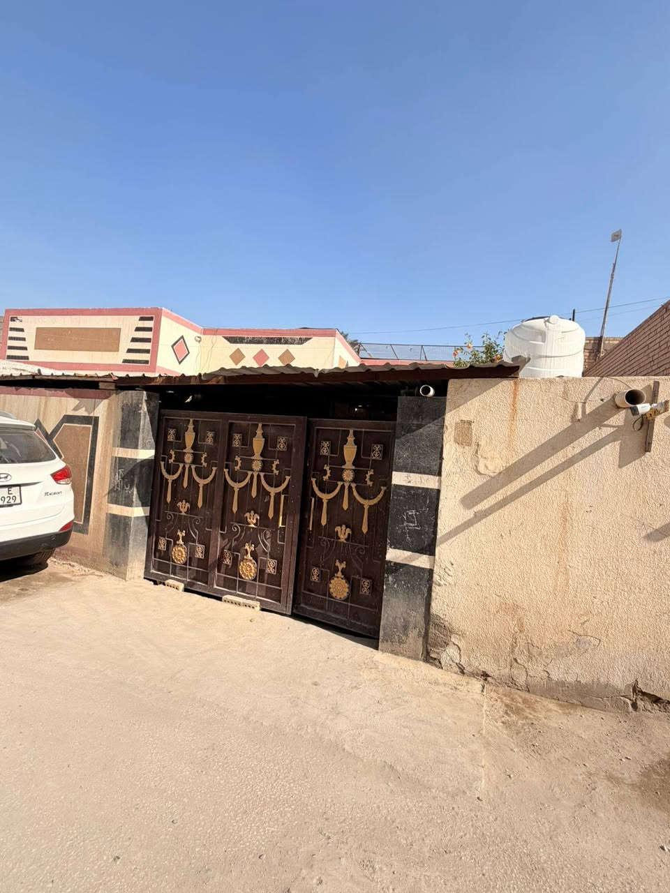 بيت للبيع 300متر السعر 70مليون .وبي مجال شي بسيط 
العنوان شارع قاعه ماستر  خلف لسكه اول فرع علئ ليسار لستفسار اكثر  *********** غير متواجد علئ انترنيت
