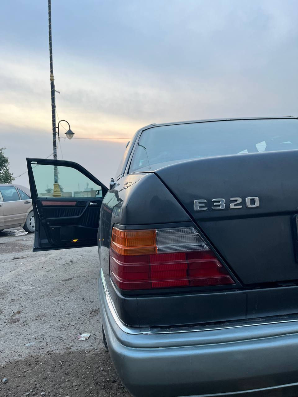 موديل 1994 بيبي اصل
محرك خراطيم ٣٢٠ لاتنقيص ولا تبخير شرط

كير بلاد اربع نمر مكفول

فتحه شغاله طكتين

كراسي كهرباء وخزن

كهربائيات كله بلاد ومابيه شي ميشتغل

بكات ولايتات جدد واصليات 

سنويه لل ٢٨ بسمنه تحويل ثاني يوم

عوزه ترتيبات بلحداديه فقط
السعر ٧٥ وبيه مجال بسيط

***********
