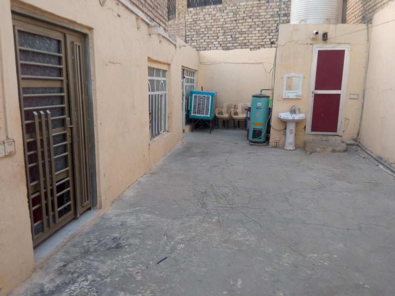 دار للبيع طابو صرف /حي الصناعي /مقابيل شركه الجوهره /يبعد عن الشارع العام 50 متر /بناء قديم باعتبار قطعه /السند 196 مساحه واقع حال 150/ ركن على شارعين شارع 10/ وشارع 4 وكافه الخدمات سعر 90 وبي مجال/ للاستفسار اتصال على هذا الرقم //***********
