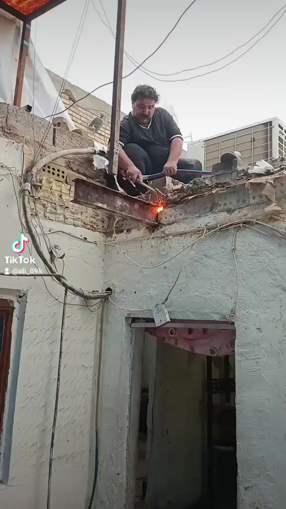 سلام عليكم قص الحديد***********
