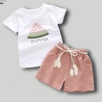 ملابس أطفال بجودة عالية متوفرة بأحجام وأشكال مختلفة للمراسلة والآستفسا...