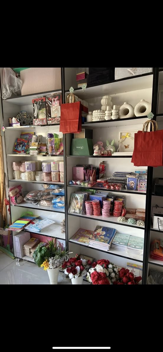 فاترينات للبيع استخدام قليل 
العدد ٧ 
الطول مترتين ونص 
العرض ٩٠سم
والعمق ٣٠ سم


**إذا كنت صاحب هذا الإعلان وتريد حذفه لأي سبب، رجاءا أرسل رسالة إلى الدعم الفني**