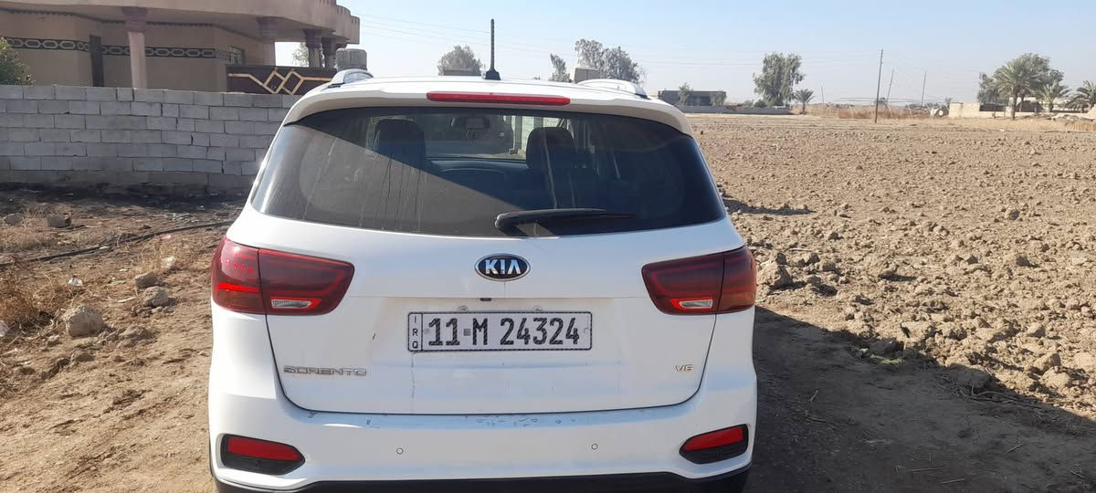 السلام عليكم توجد سورنتو موديل ٢٠٢٠ بغداد بسمي فول مواصفات ماعدا الفور ويل مكفوله عامه من الصبغ والضربة العنوان بغداد اليوسفية ناحية الرشيد رقم الهاتف *********** *********** السعر ٢٥٠ يعني دفترين ونص
