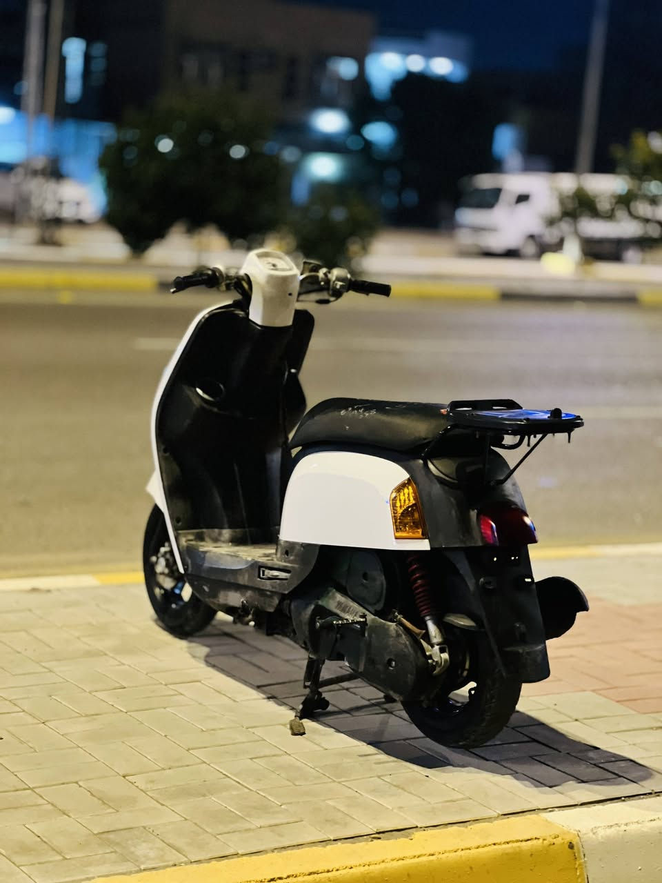 ماكس بوليس ما مفتوحه طالعه من المعرض صارلها ٣ اشهر نضافه فول وعليها ادامه كفرات تجاريه البلاديه موجوده رايدها ب٨٠٠
***********
