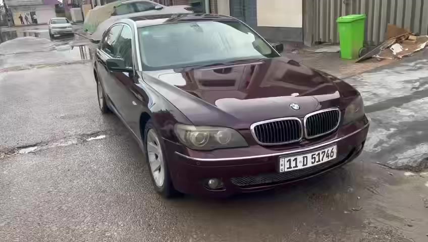 اللهم صلي على محمد وآل محمد
باخرة 750Li موديل 2006  باب طويل وارد امريكي كلين بدون ضرر (فقط طخة بهلال الجاملغ الخلفي الايمن)
رقم بغداد انكليزي مصبوغة عام جمالية سيارة جاهزة
كرهبائيات ع البلاد صدر امامي خلفي جديد
غرفتها يرادلها ترتيب وبيها لاستيك ولف
اي عطل بيها غير اللي ذكرتة ينزل من سعرها

سعر 112 ورقة وبيها مجال مكانها بغداد

***********
