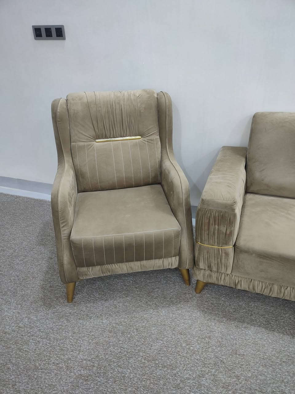 السلام عليكم 
تخم ونص 15مقعد للبيع تزكام مستعمل قليل نضافه 90% احله من الصورة
مكان بابل الشوملي الرقم ***********
