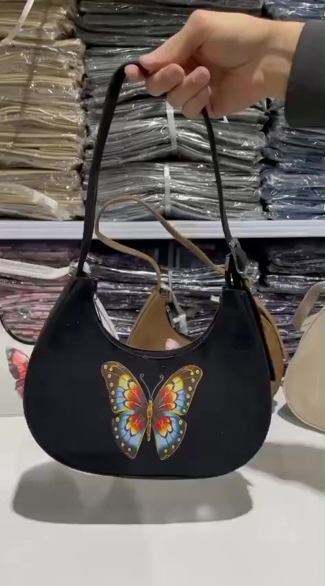 حقيبة خامة شاموا 
بيها خمس الالوان تتوفر مفرد وجملة للحجز والاستفسار مراسلة واتساب *********** #العراق #ترند #اكسبلور#مشاهير
