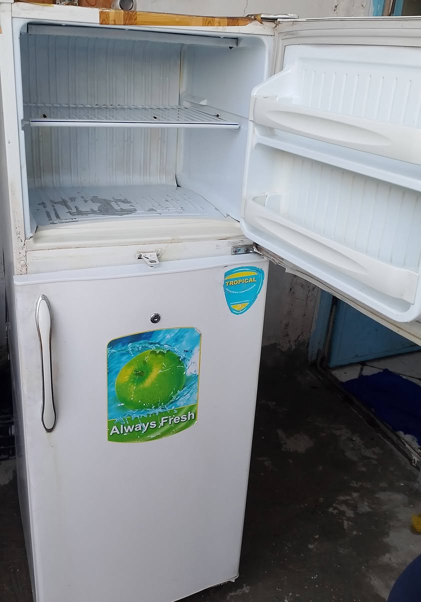 للبيع ثلاجة حجم كبير نضيفة جدا ما مصلحة عل فحص 
السعر 150 الف عنوان حي نزال شارع السد
***********
