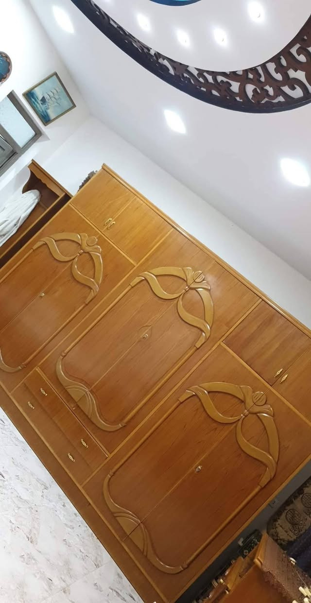 غرفة للبيع خشب ثقيل 
معمل الصبا ؟ قفل ٦٥٠  الف موصل حي شيماء جمعية رجال اعمال توصيل  ***********
