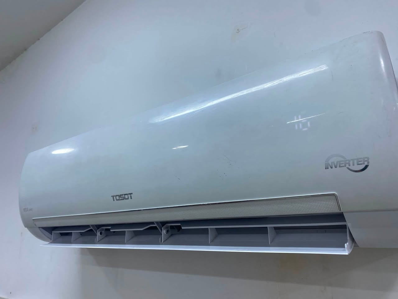 للبيع سبلت توسوت ( انفيرتر ) طن ونص مع مبردة موقع بغداد 📍 للاستفسار ***********
