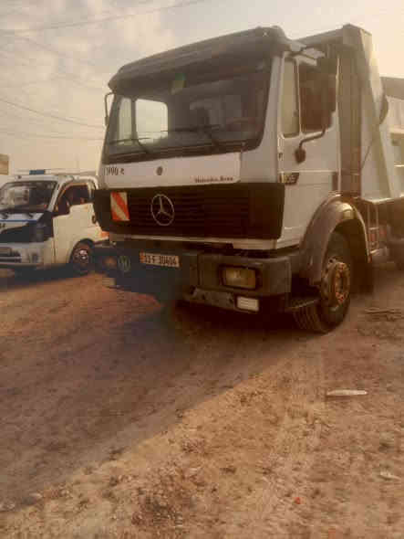 السلام عليكم سياره لبي 
ه موديل 90 اللون ابيض رقم جديد السياره حلوه وخير من الله السعر 170 مكان السياره بغداد الشعله تجي وتشوف جير 6 ماكينه 6 خير من ***********
