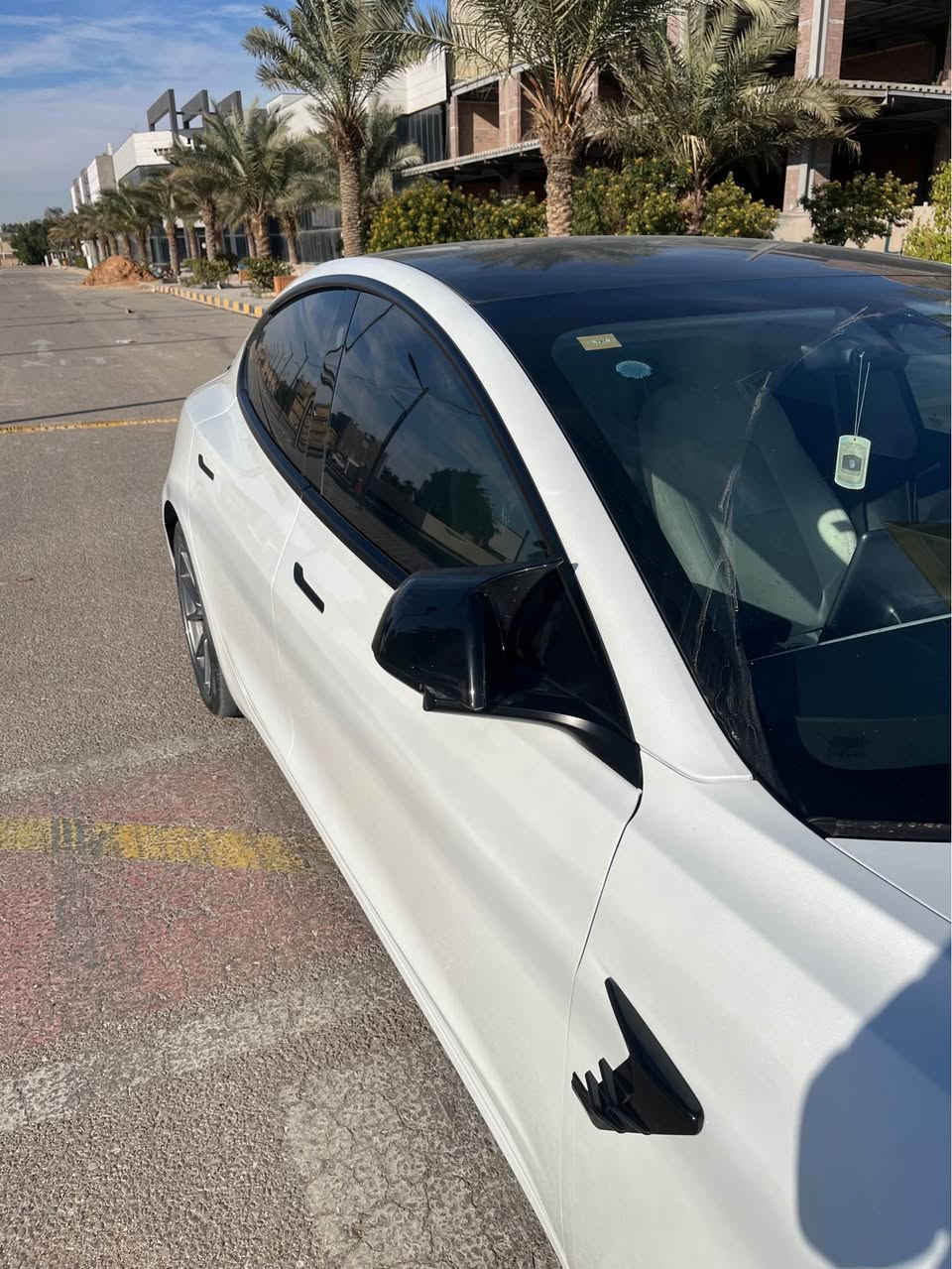 Tesla Model 3 - 2023 :لبيع
فول فول مواصفات مدى البطارية:-450 كم اللون: أبيض داخل 
المسافة: 55 الف كيلو متر
المرفقات: شاحن أصلي 32 فولت
المواصفات:
مدى البطارية:-450 كم
سقف بانوراما
كاميرات °360
رادار أمامي وخلفي وجانبي
كشنات كهرباء مع ذاكرة
ويل كب
تدفئة كشنات امامي وخلفي
تدفئة ستيرن
Auto Pilot نظام قيادة آلي
منع تصادم ورادار
مثبت سرعة +تحكمات
نظام تحكم كامل عبر الشاشة
نظام ترفيهي متكامل (نتفليكس، يوتيوب, ألعاب)
GPS + WiFi
وبعد كلش هوايه مواصفات

حادثها جاملغ وباب خلف السايق النجف, العراق


**إذا كنت صاحب هذا الإعلان وتريد حذفه لأي سبب، رجاءا أرسل رسالة إلى الدعم الفني**