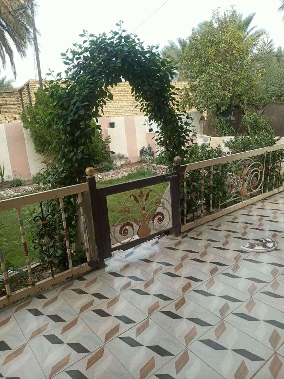 السلام عليكم
دار للبيع   في بابل منطقة المعيميره
قرب بوابه الحله 
مساحه البيت مع الحديقه
 655 الكلي
مساحه بناء البيت 240متر
البيت زراعي
الاستفسار اتصال على الرقم
ها خال هذا رقمي ***********
