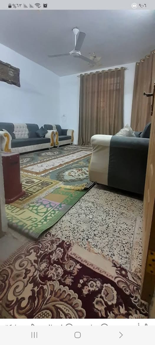 السلام عليكم بيت للبيع مساحه ١٢٠م معسكر البلديات شارع الشريط مقابل مدرسة الافنان الأهلية بي  استقبال غرفه نوم وصاله وكراج سياره والخدمات للإستفسار هذا الرقم *********** غير متواجد على الفيس
